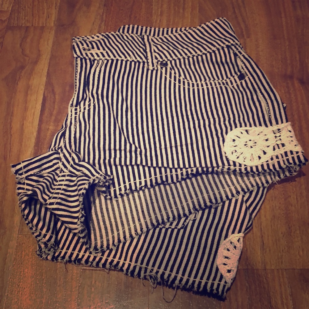 Cute stripey shorts!